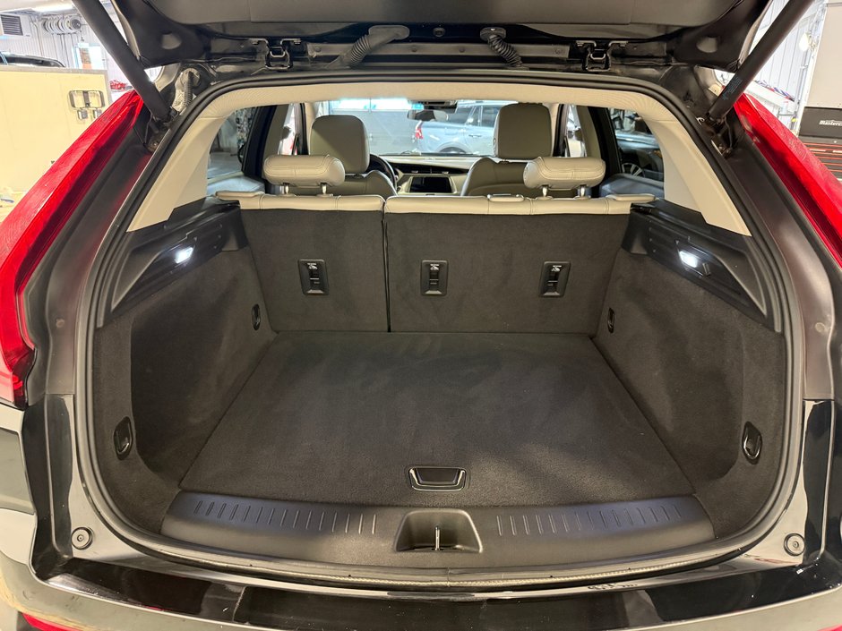 Cadillac XT4 LUXURY 2023-24