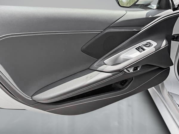 Chevrolet Corvette STINGRAY 2021-13