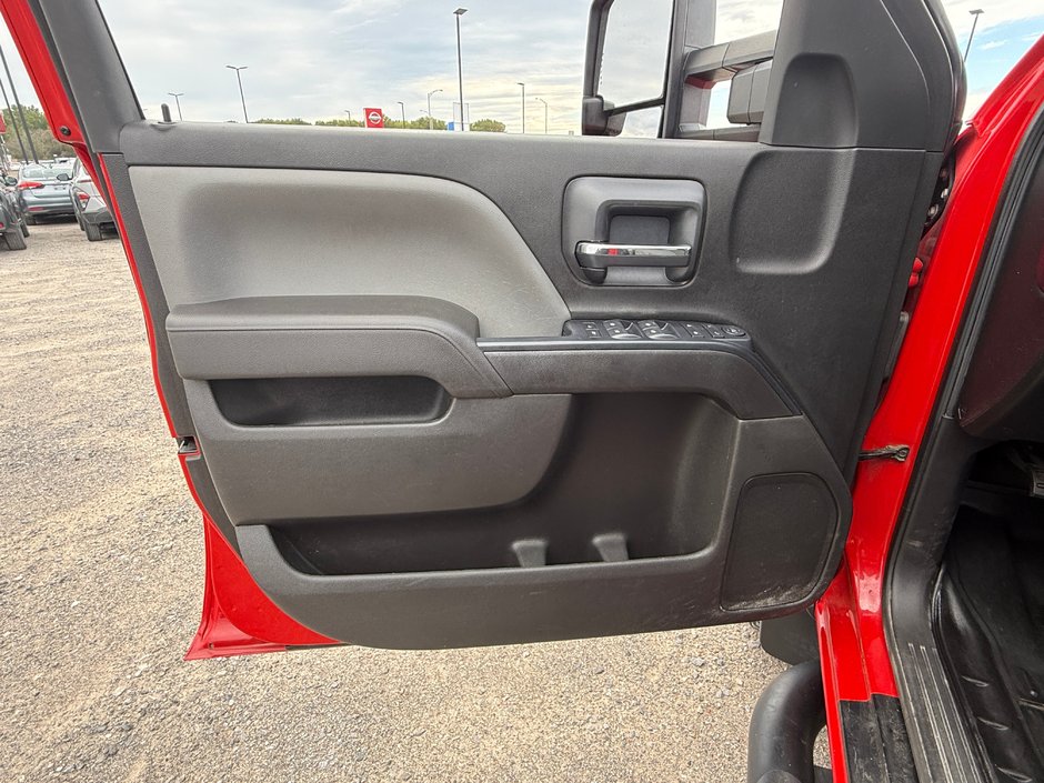 2018 Chevrolet Silverado 1500 CUSTOM-10