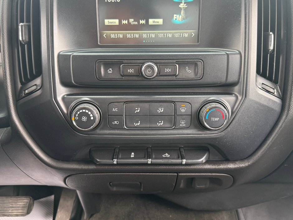 2018 Chevrolet Silverado 1500 CUSTOM-21