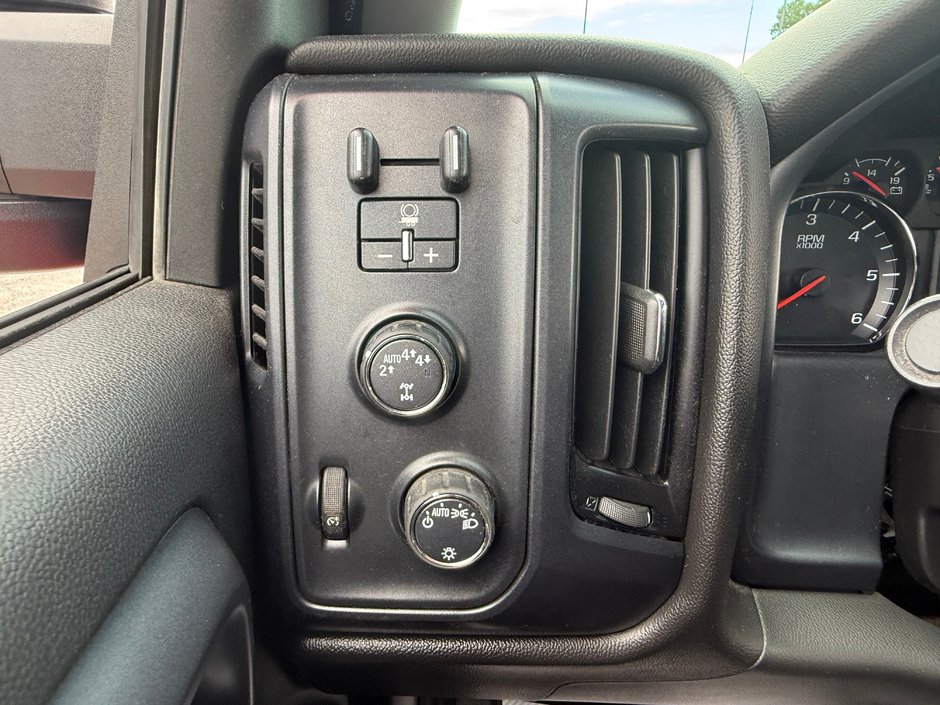 2018 Chevrolet Silverado 1500 CUSTOM-12