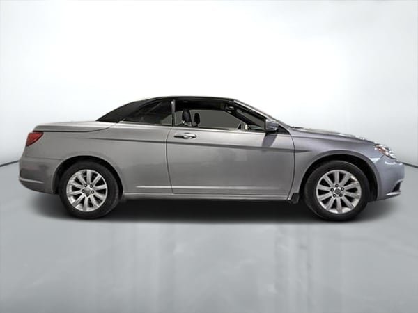 2013 Chrysler 200 Touring convertible-1