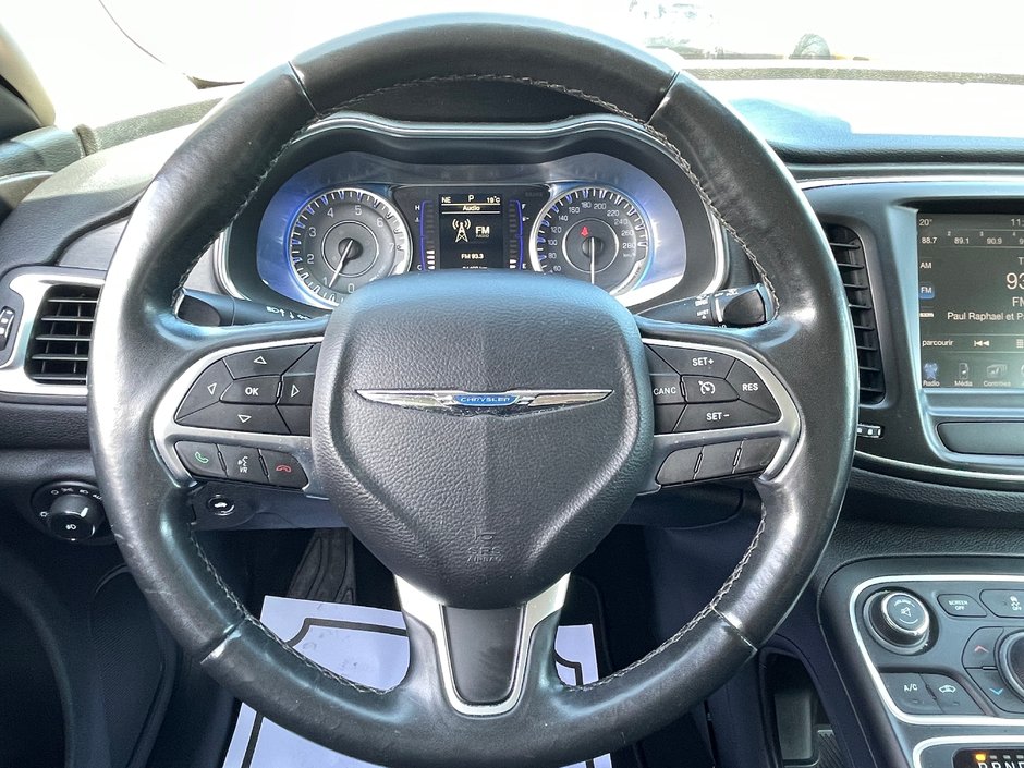 2016 Chrysler 200 LIMITED-17