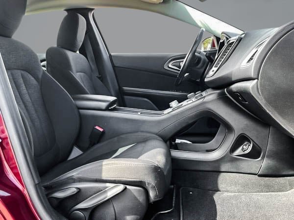 2016 Chrysler 200 LIMITED-26