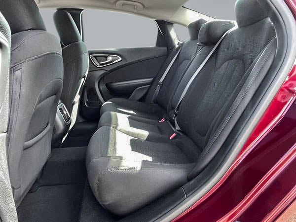 2016 Chrysler 200 LIMITED-23