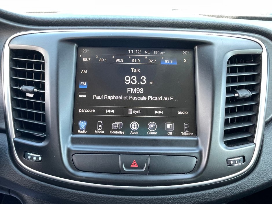 2016 Chrysler 200 LIMITED-18