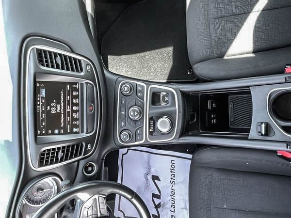 2016 Chrysler 200 LIMITED-21