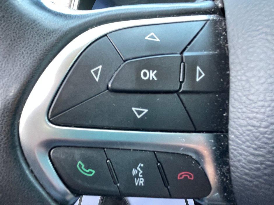 2016 Chrysler 200 LIMITED-14