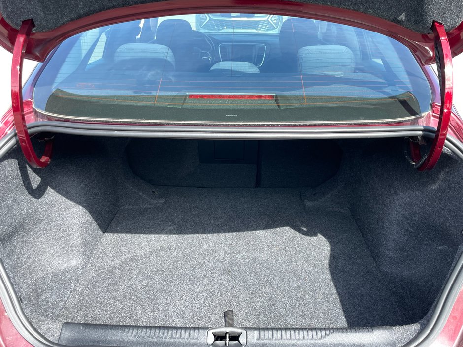 2016 Chrysler 200 LIMITED-25
