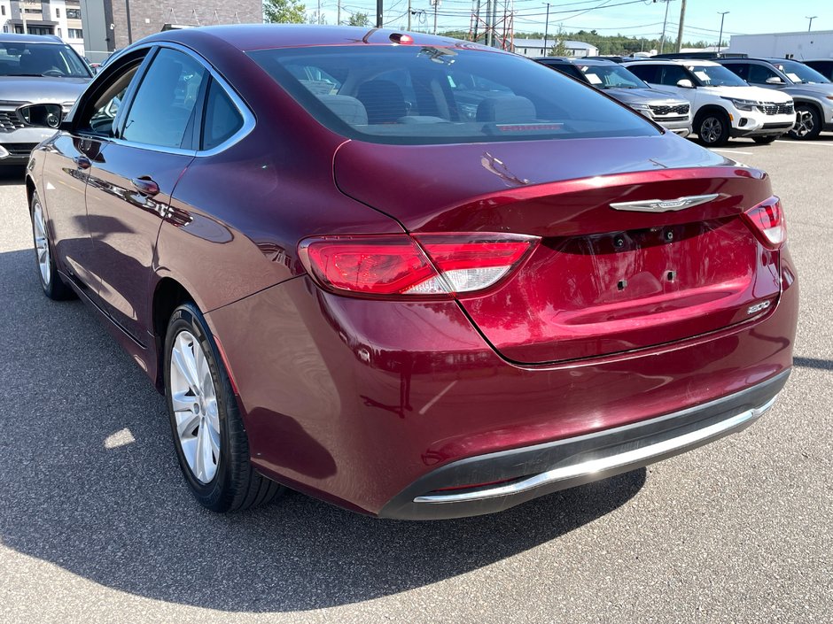 2016 Chrysler 200 LIMITED-4