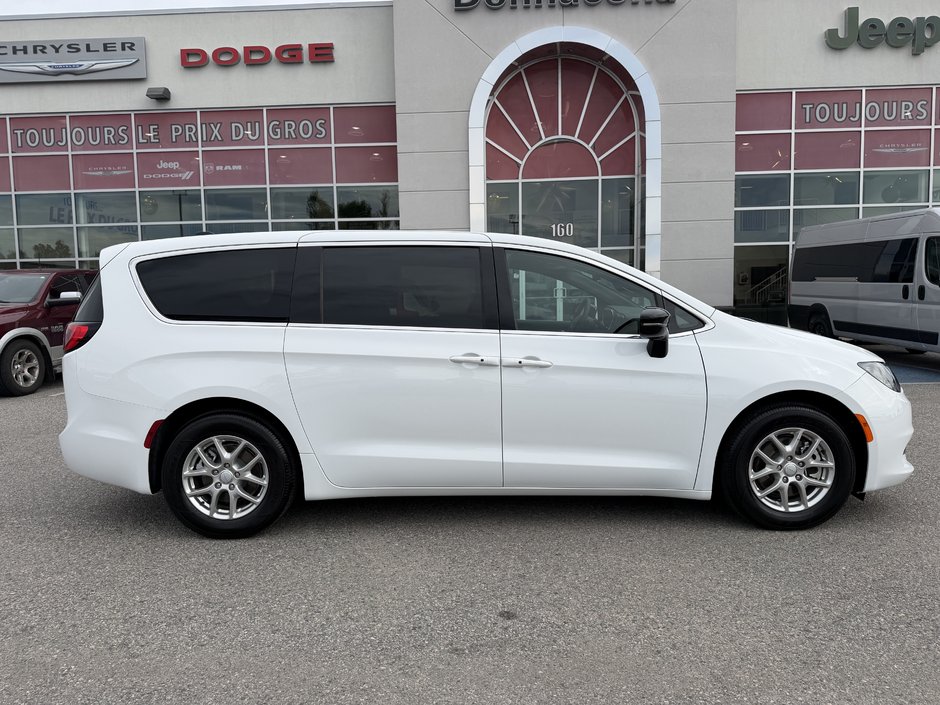 2027 Chrysler Grand Caravan SXT-1