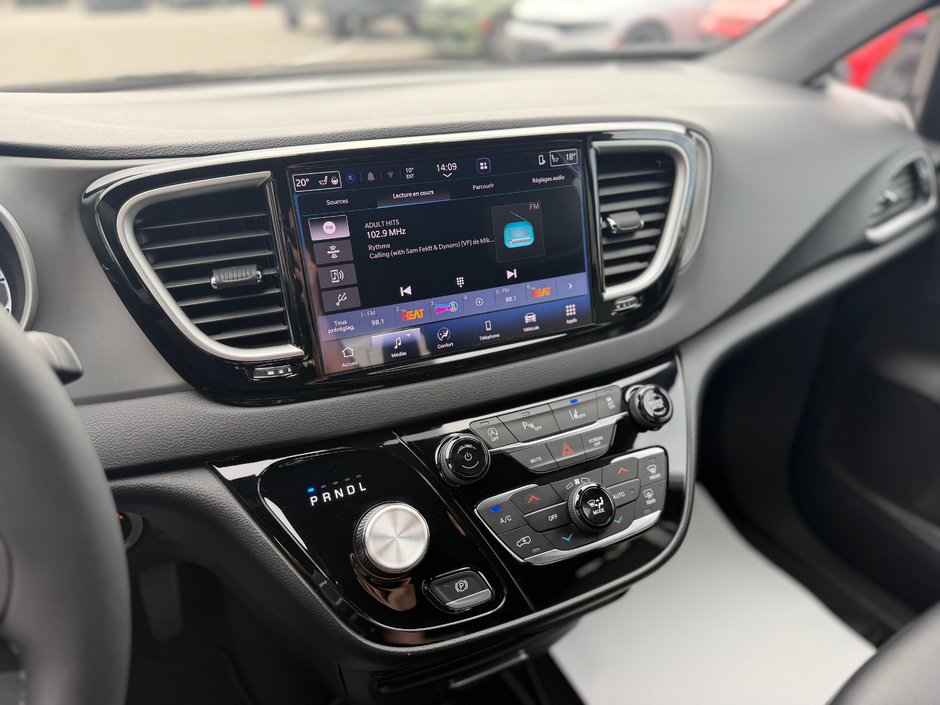 2027 Chrysler Grand Caravan SXT-12