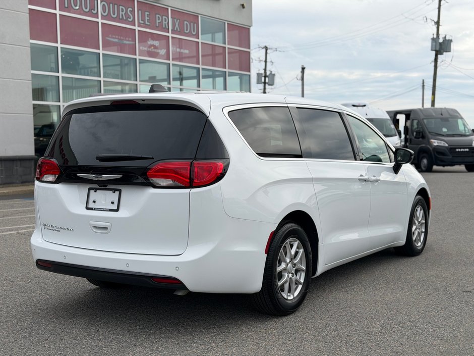 2027 Chrysler Grand Caravan SXT-2