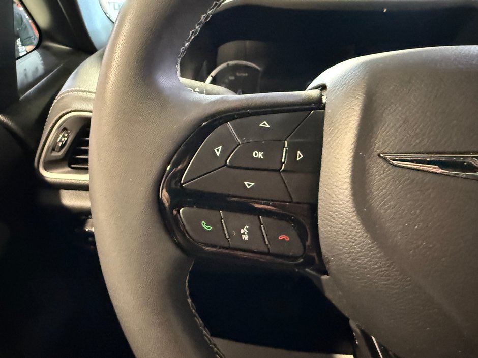 2023 Chrysler Pacifica Hybrid TOURING-14