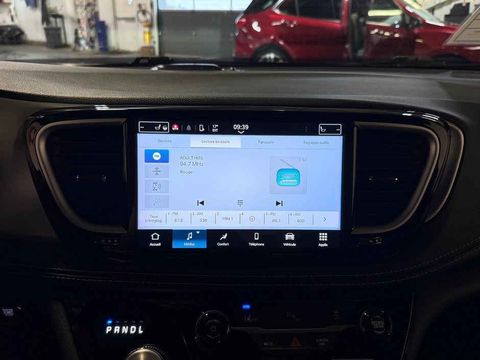 2023 Chrysler Pacifica Hybrid TOURING-19