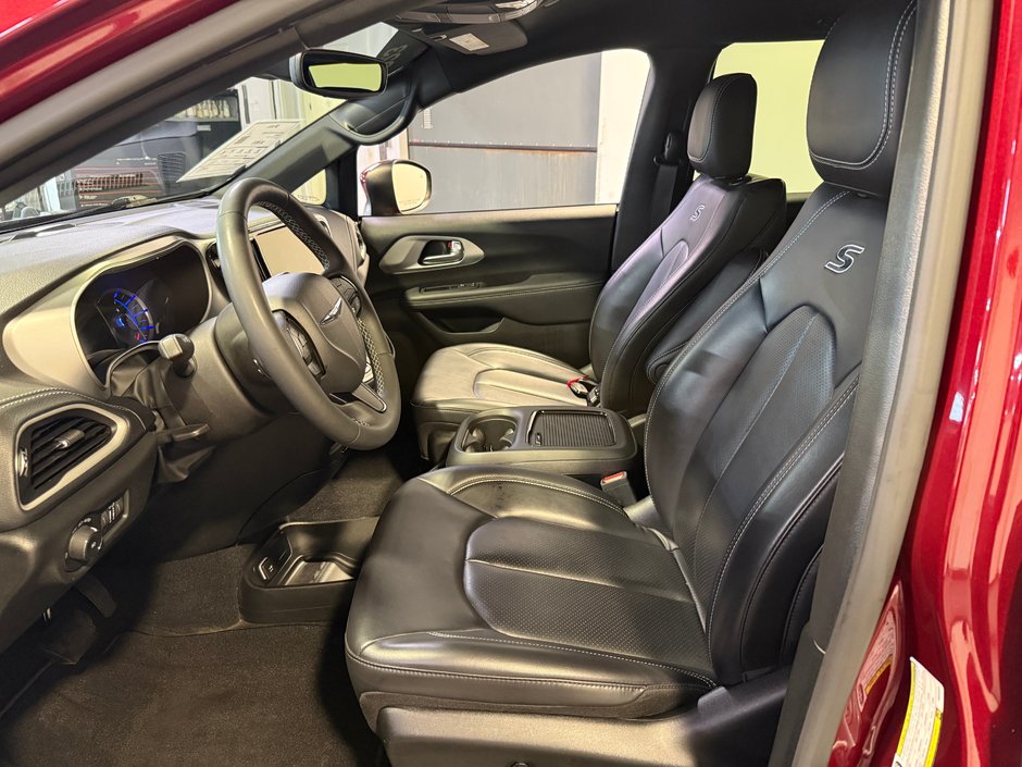 2023 Chrysler Pacifica Hybrid TOURING-12