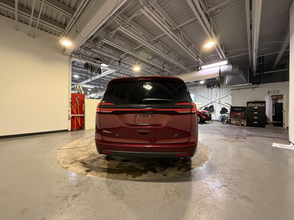 2023 Chrysler Pacifica Hybrid TOURING-3