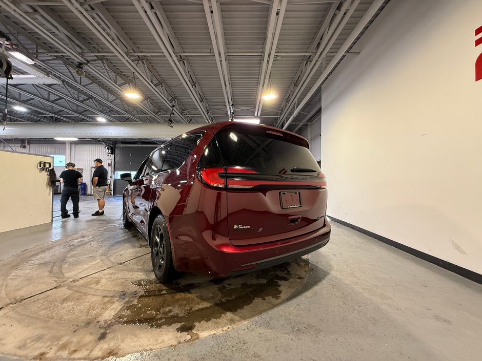 2023 Chrysler Pacifica Hybrid TOURING-4