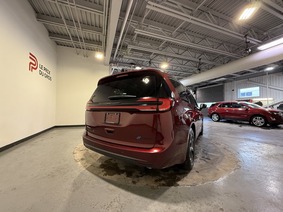 2023 Chrysler Pacifica Hybrid TOURING-2