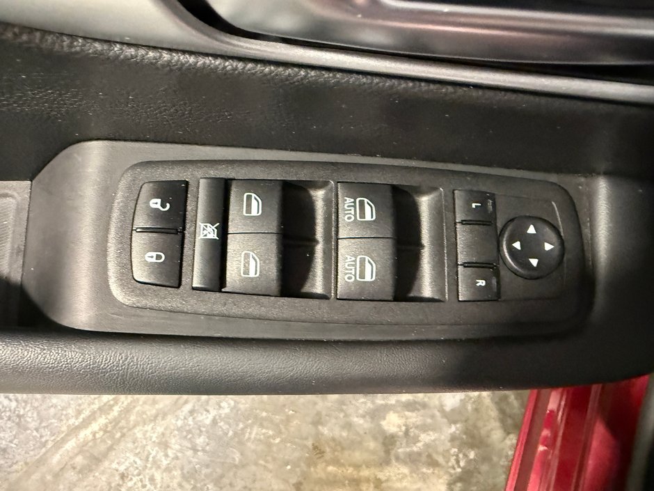 2023 Chrysler Pacifica Hybrid TOURING-11
