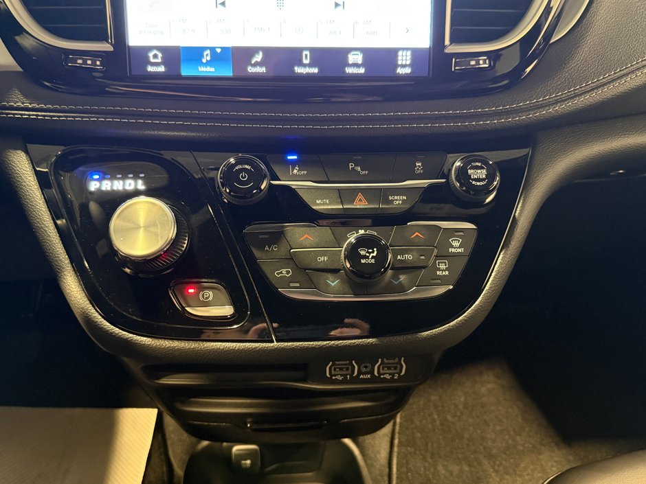 2023 Chrysler Pacifica Hybrid TOURING-21