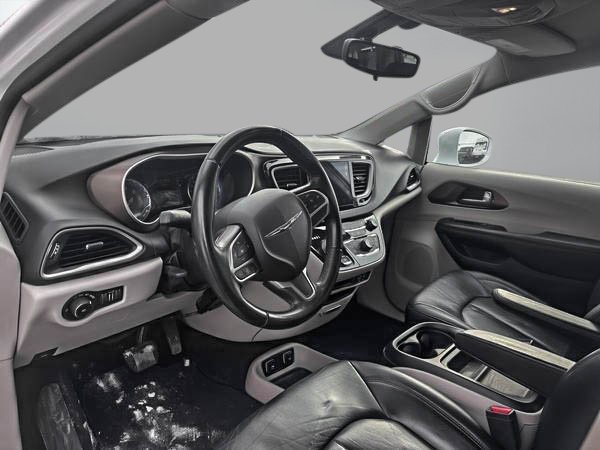 Chrysler Pacifica touring l 2017-9