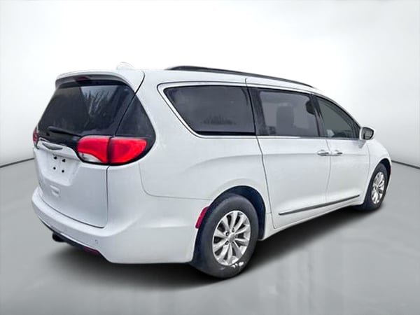 Chrysler Pacifica touring l 2017-6