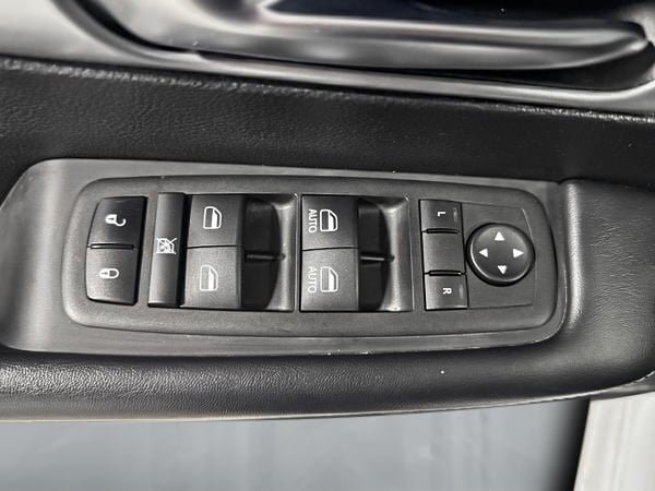 2023 Chrysler Pacifica TOURING-11