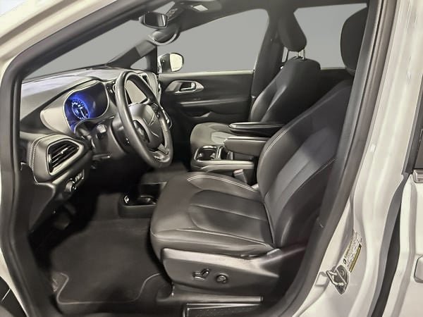 2023 Chrysler Pacifica TOURING-12