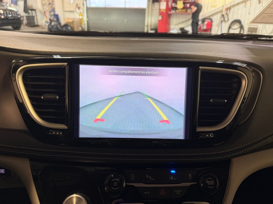 2023 Chrysler Pacifica TOURING-20