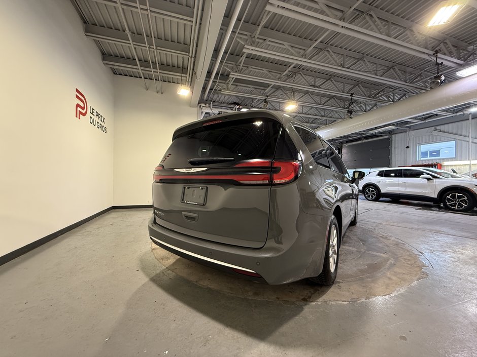 2023 Chrysler Pacifica TOURING-2