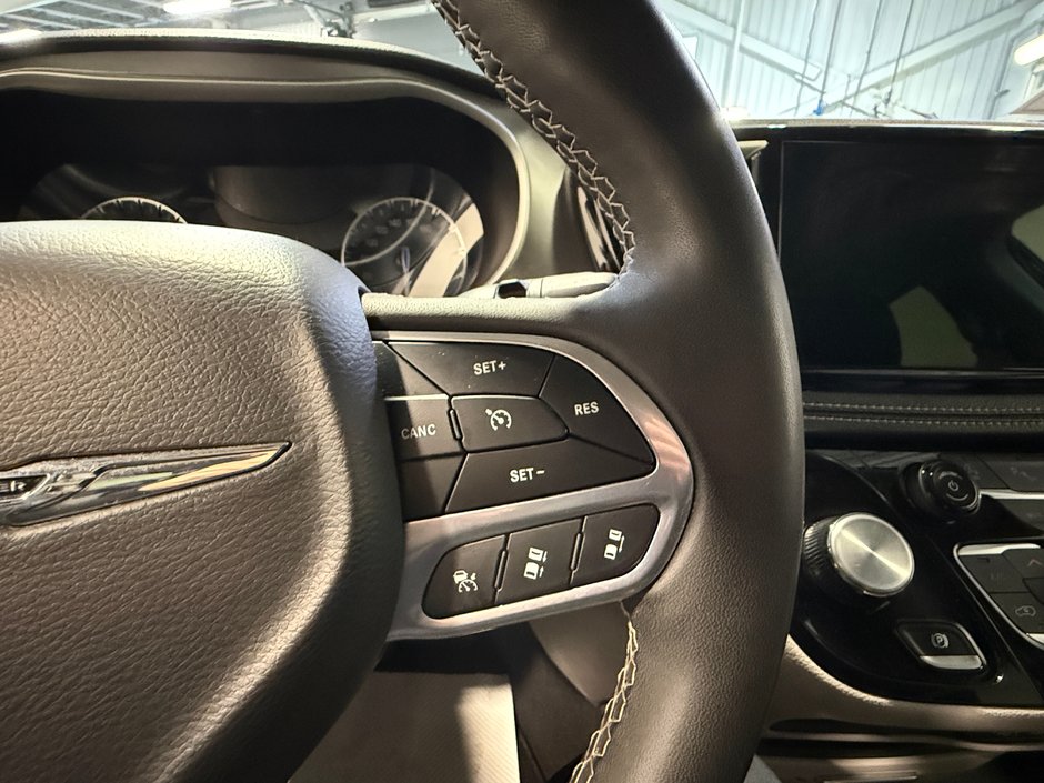 2023 Chrysler Pacifica TOURING-15