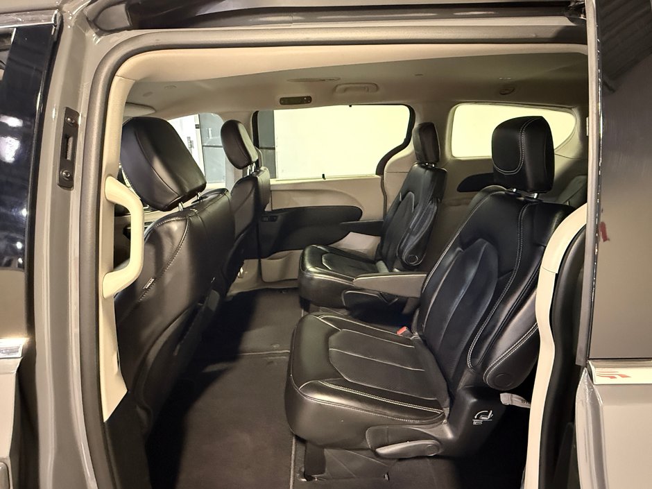 2023 Chrysler Pacifica TOURING-23