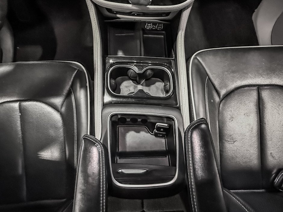 Chrysler Pacifica LIMITED AWD 2024-23