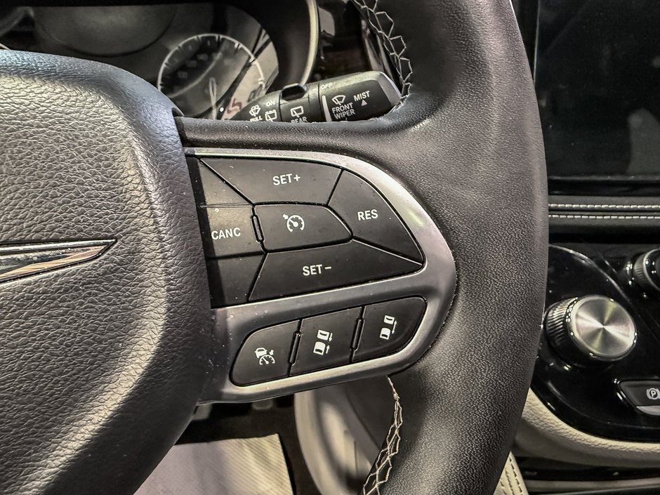 Chrysler Pacifica LIMITED AWD 2024-16