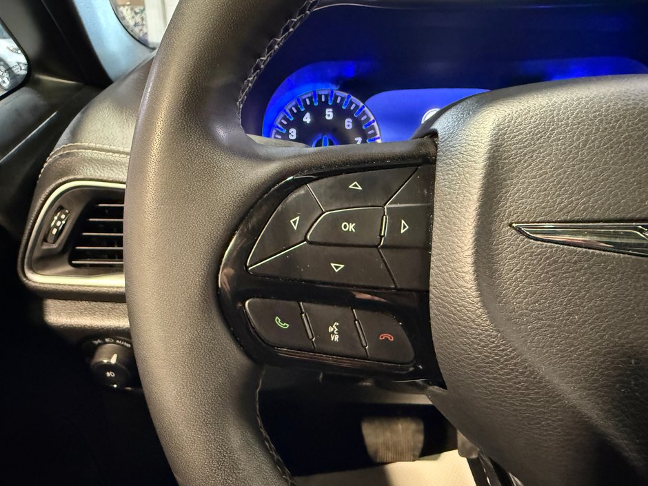 2025 Chrysler Pacifica Limited-15