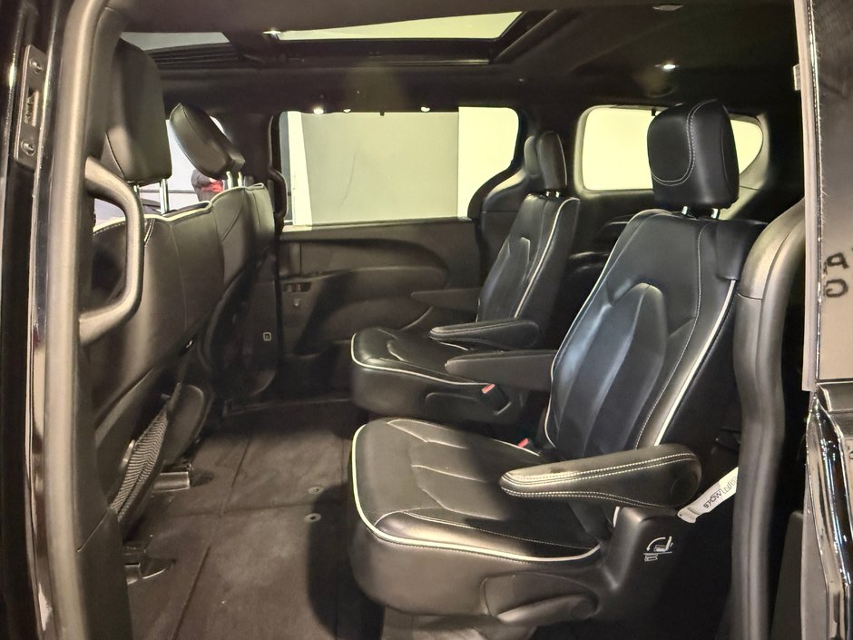 2025 Chrysler Pacifica Limited-24