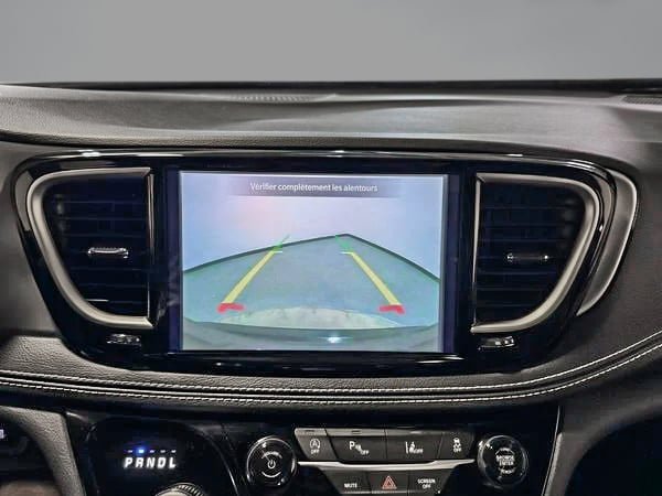 Chrysler Pacifica Limited 2025-21