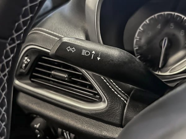 Chrysler Pacifica Limited 2025-17