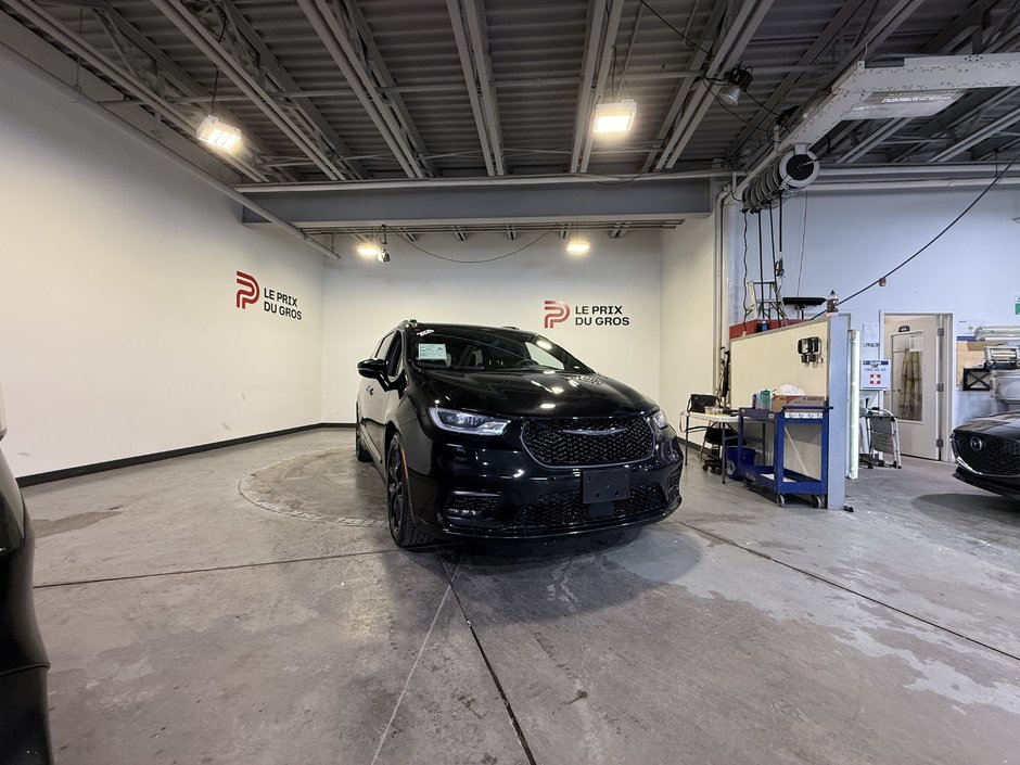 2025 Chrysler Pacifica Limited-0