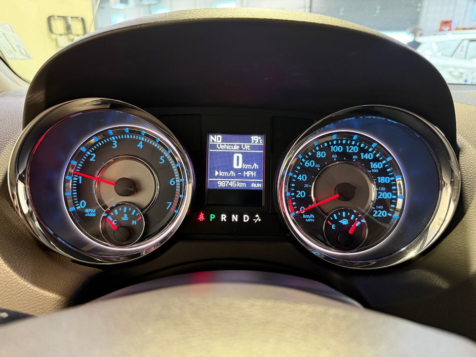 2015 Chrysler Town & Country Limited-18