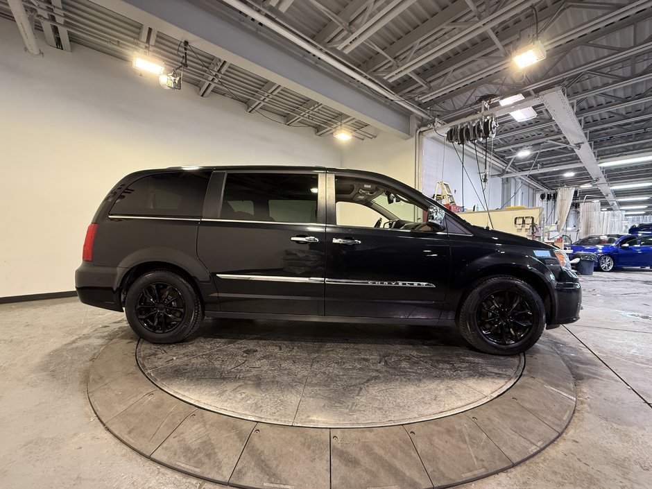 2015 Chrysler Town & Country Limited-1