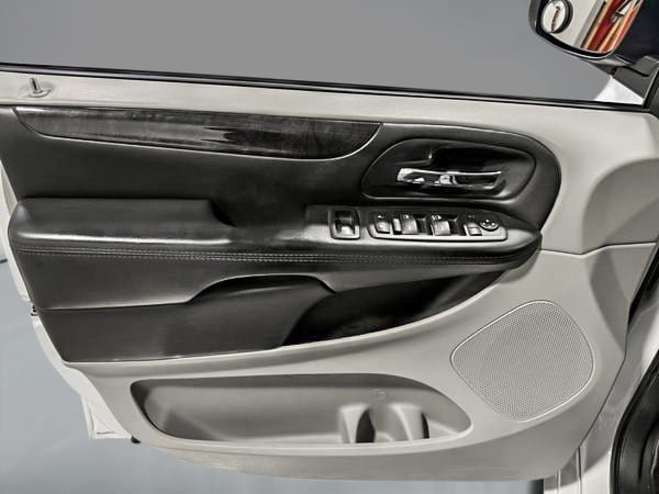 2017 Dodge Grand Caravan SXT-11