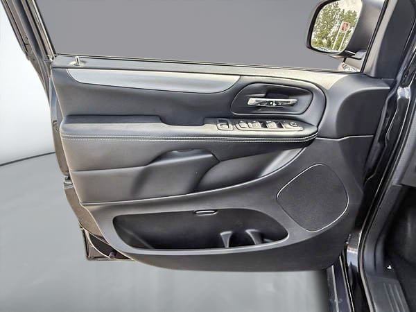2020 Dodge Grand Caravan SE-10