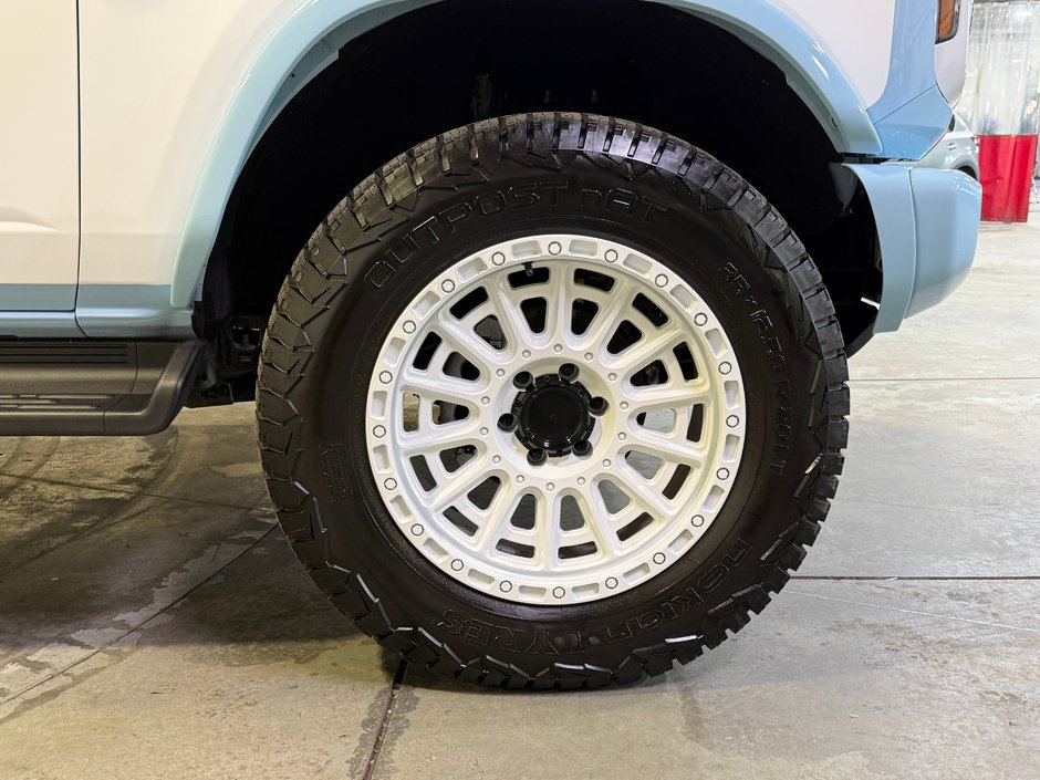 2025 Ford Bronco HERITAGE 4X4 +MAGS-9
