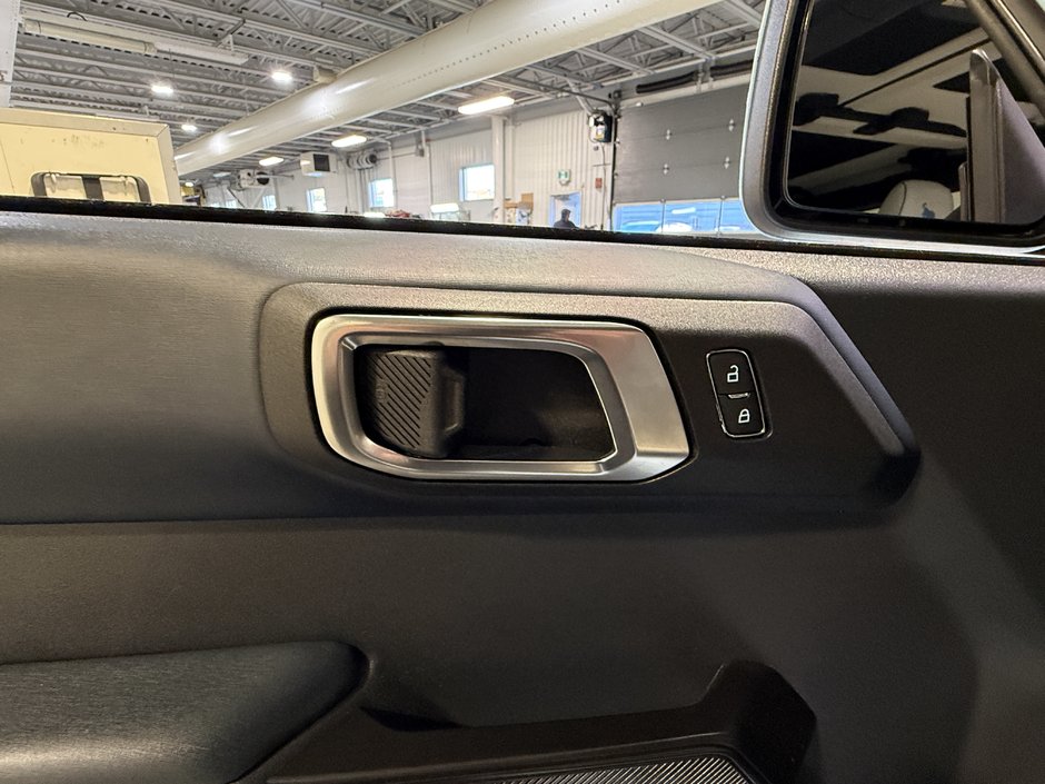 2025 Ford Bronco HERITAGE 4X4 +MAGS-11