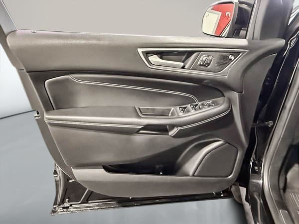 2021 Ford Edge Titanium-11