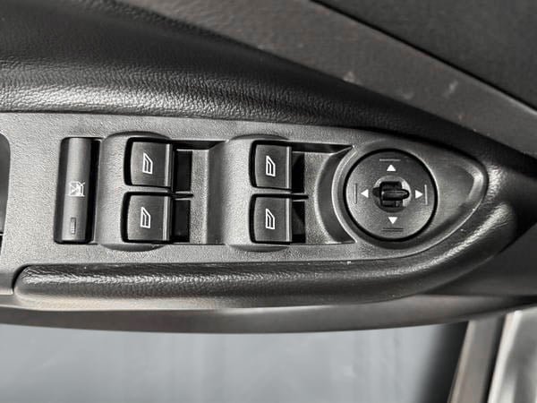 Ford Escape S 2017-11