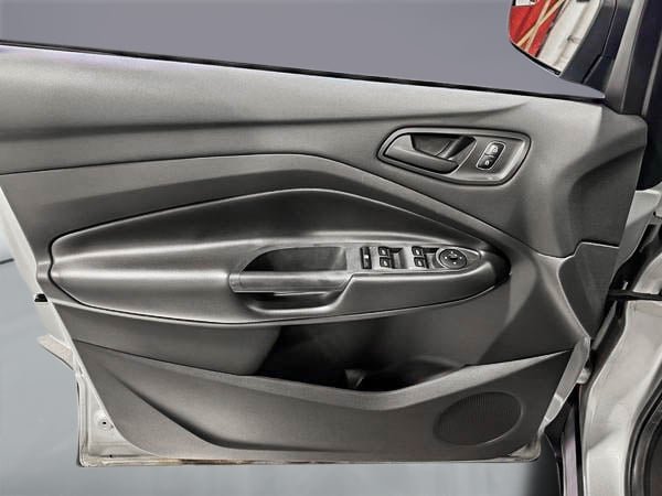 Ford Escape S 2017-10