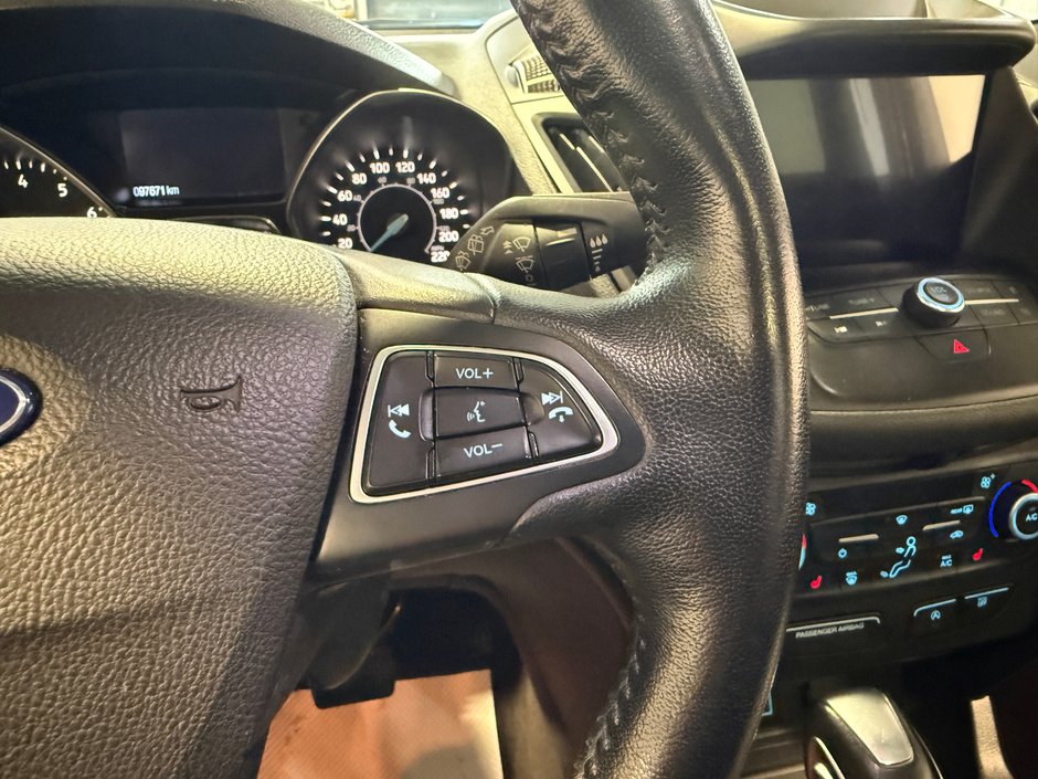 2019 Ford Escape SEL-17